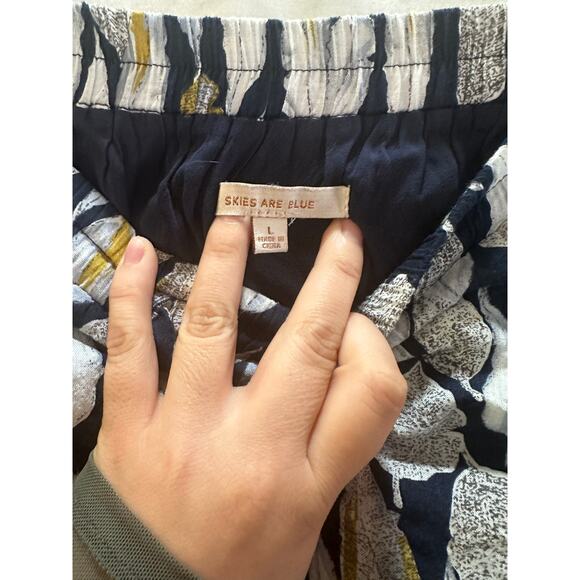 Skies Are Blue Feather Print Lined Skirt – Size L - Picture 4 of 5